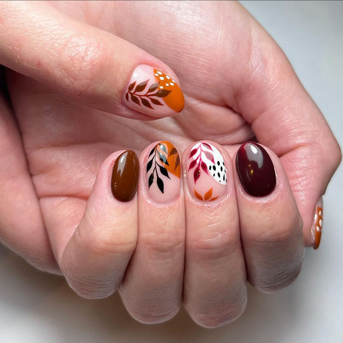Thanksgiving 2025: Complete Your Holiday Look With Perfect Nails